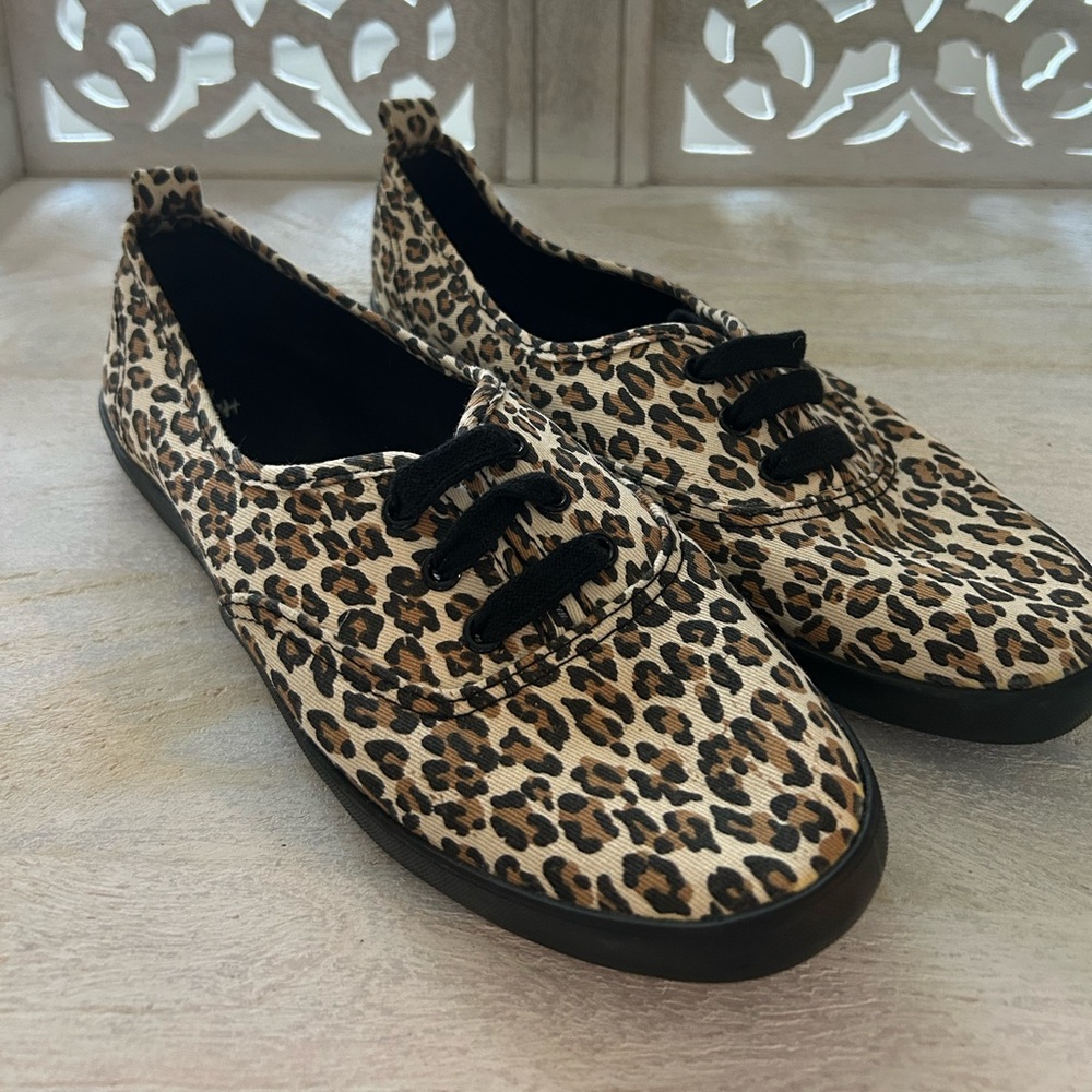 NEW H&M Leopard Print Women's Canvas Low Sneakers Lace Animal Print Size 40